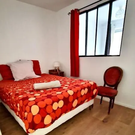 Family Montmartre Apartment Paris
