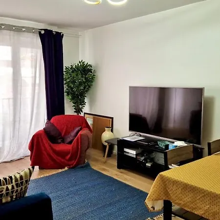Family Montmartre Apartment Paris